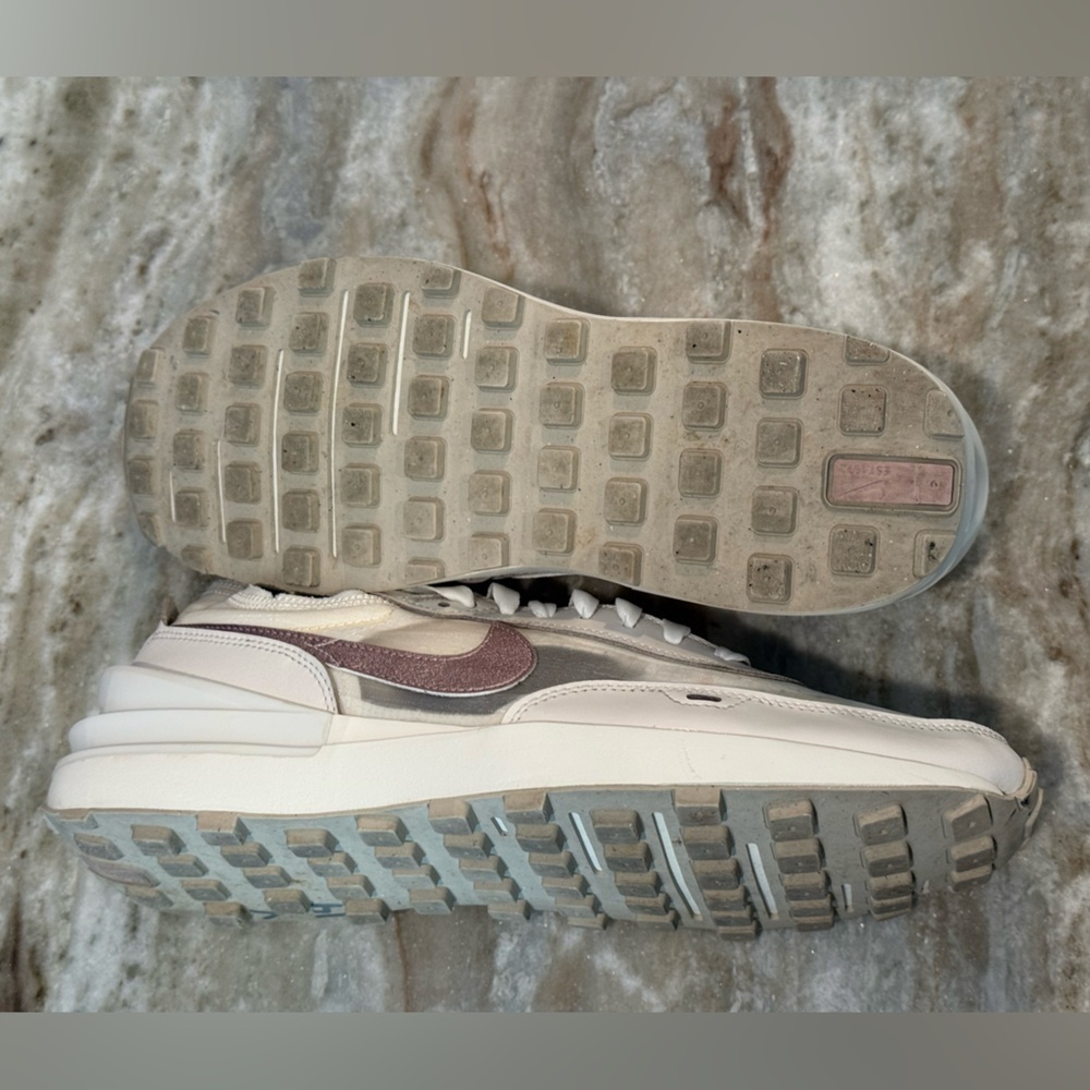 Women’s NIKE Waffle One sneakers- summit white/infinite lilac. Size 11 - Picture 11 of 12